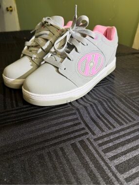 Heelys Light Gray and Pink Logo Low-Top Sneakers
